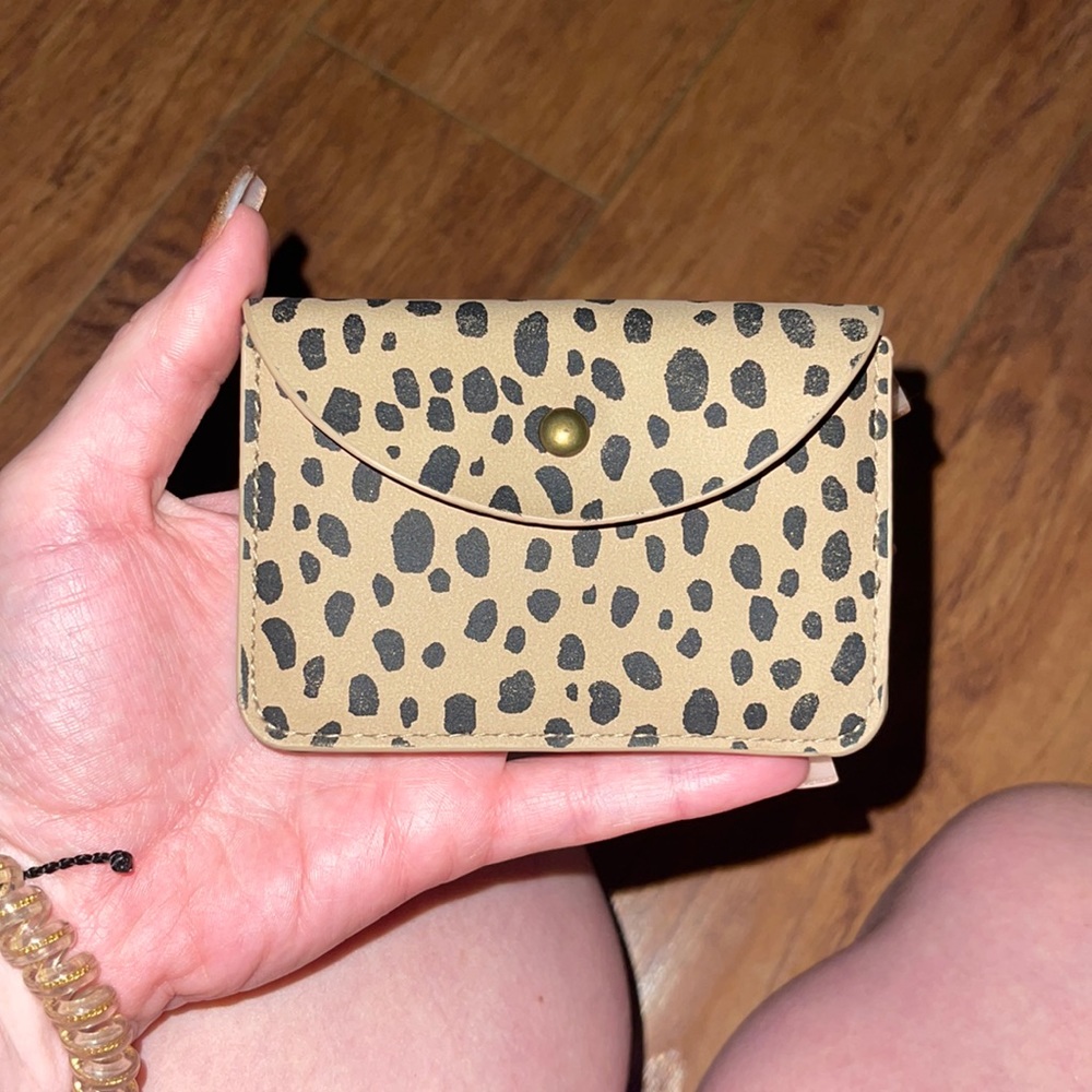 Universal thread wallet